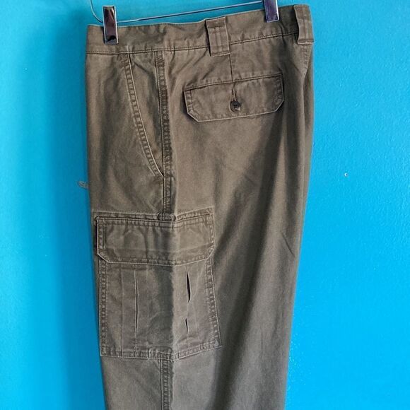 L. L. Bean  Mens Size 33 Cotton Khaki Cargo Pants Hiking Outdoors 34 Inseam - Picture 1 of 9